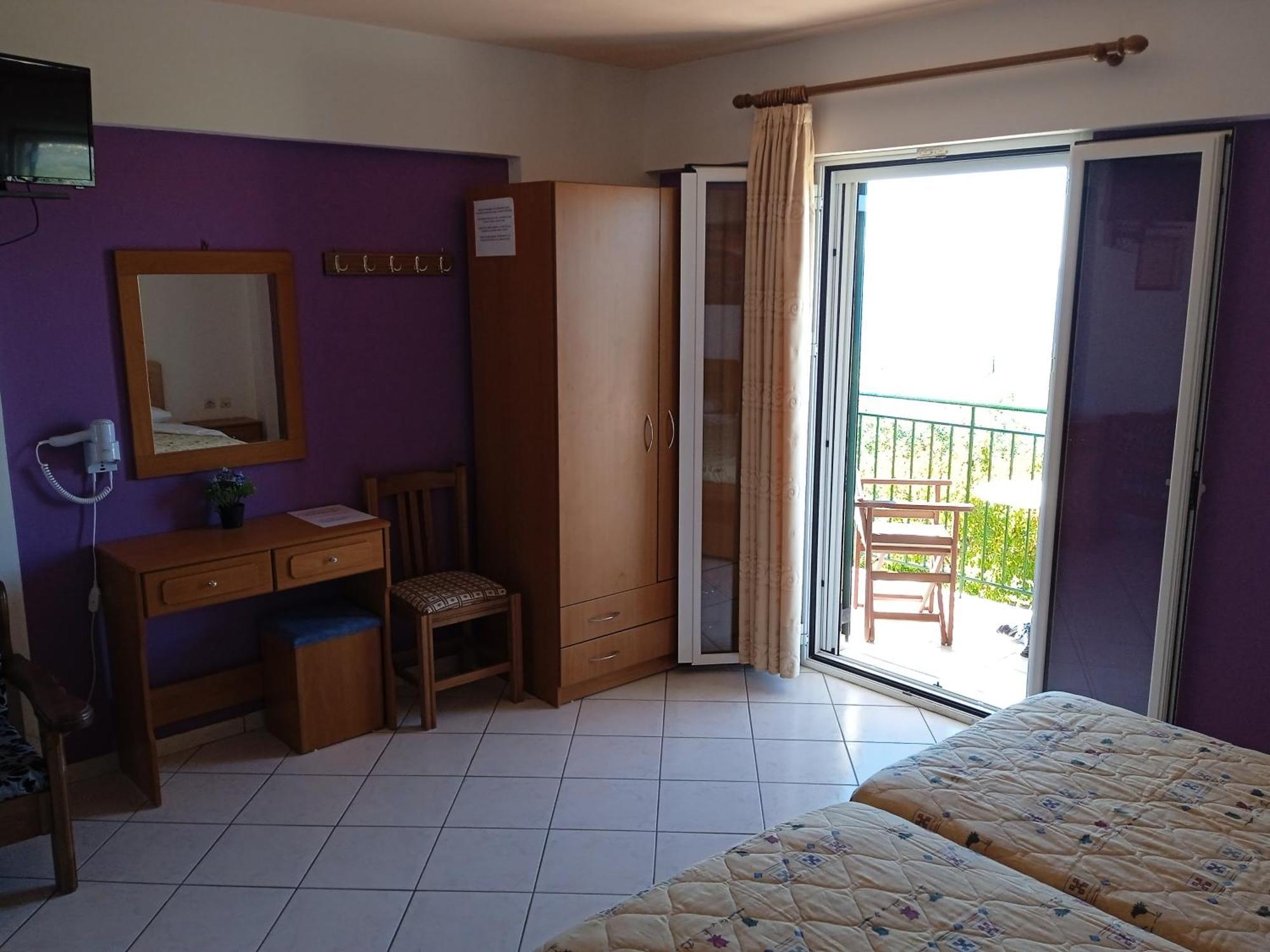 Apsedes * Trapezaki (Kefalonia)